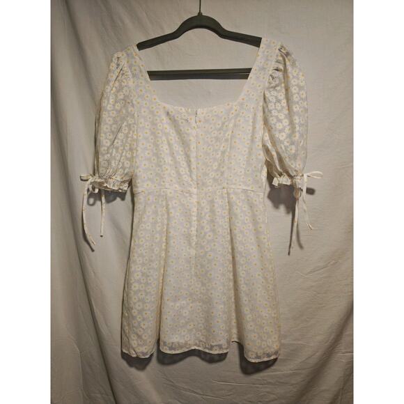 Forever21 White Yellow Daisy Puff Sleeve Dress NWT M Babydoll‎ Barbie Prairie - Picture 8 of 10